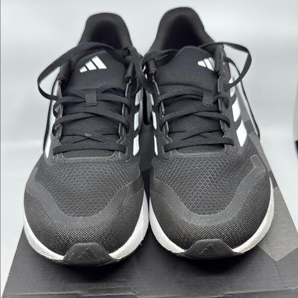 Adidas Black and White Athletic Shoes with Sleek Design - Picture 5 of 6